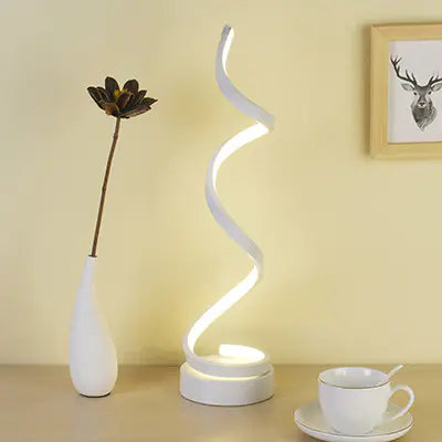 Lámpara de mesa en espiral